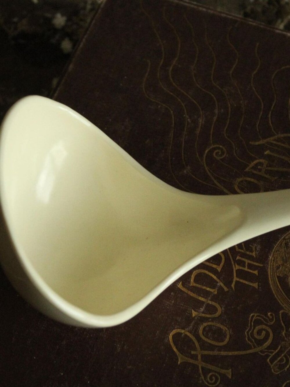 Vintage 1970s Large Serving Spoon, Cream Melamine Ware, Made in Taiwan - Picture 5 of 10